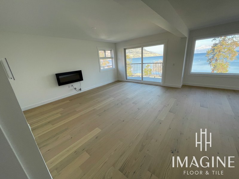 Local flooring retailer & Insurance Claim Installer in Penticton